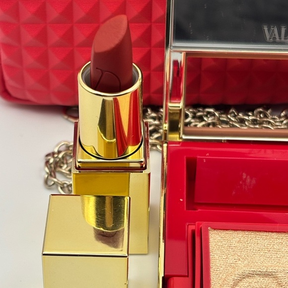 NEW Valentino Go-Clutch with Crossbody Strap - includes highlighter & lipstick - Picture 12 of 14